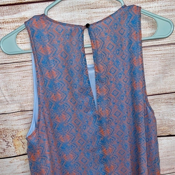 Tobi Sleeveless Shift Dress - Picture 3 of 8